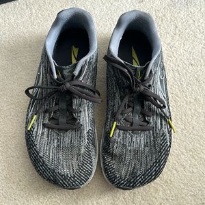 Altra Escalante. Mens 10. Black/Grey. USED.